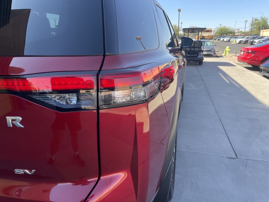 Used 2024 Nissan Pathfinder SV w/ Lighting Package (N92) FWD image 12