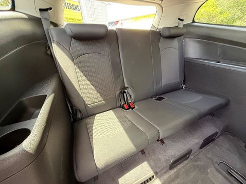 Used 2012 Chevrolet Traverse LT FWD image 21