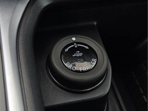 Used 2025 Ford Expedition Active image 16