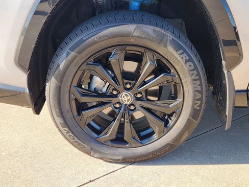 Used 2022 Toyota RAV4 XSE image 15