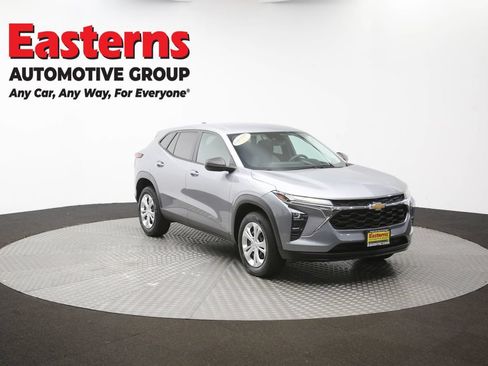 Used 2024 Chevrolet Trax LS w/ Driver Confidence Package FWD image 44
