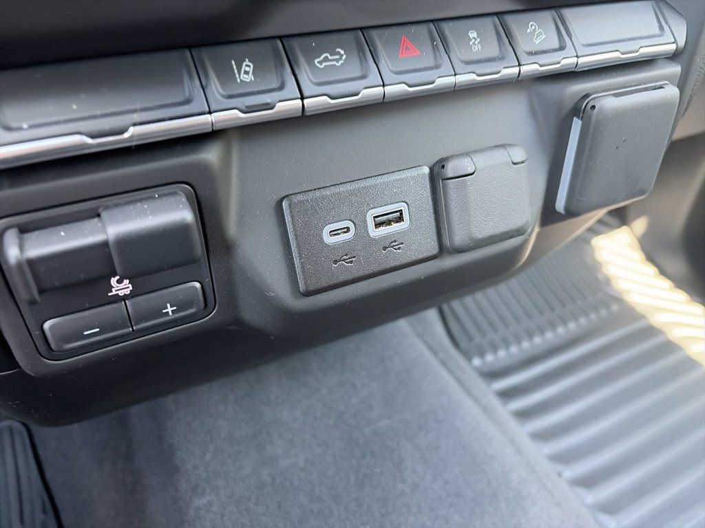 Used 2025 Chevrolet Silverado 2500 Custom w/ Custom Convenience Package AWD/4WD image 18