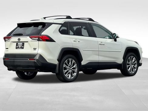 Used 2022 Toyota RAV4 XLE Premium AWD/4WD image 7