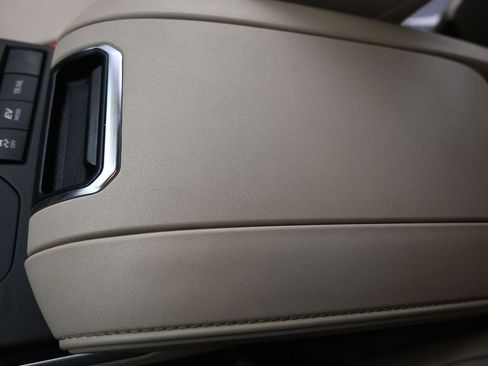 Used 2022 Toyota Highlander XLE image 41