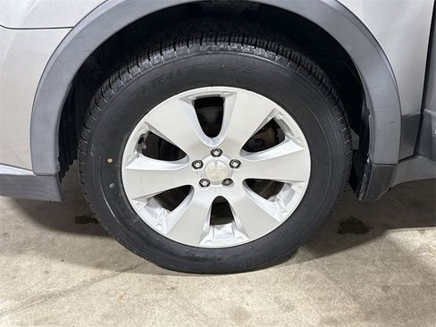 Used 2011 Subaru Outback 2.5i Premium image 25