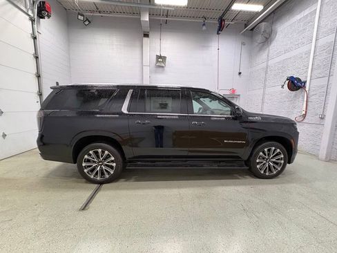 Used 2026 Chevrolet Suburban High Country AWD/4WD image 3