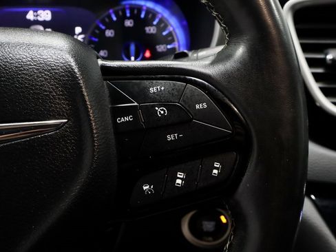 Used 2020 Chrysler Pacifica Touring-L w/ Advanced Safetytec Group image 28