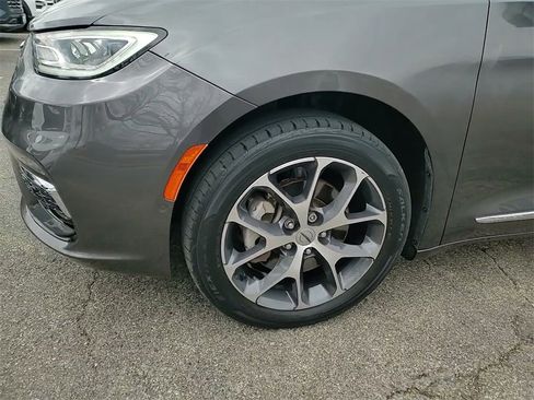 Used 2021 Chrysler Pacifica Limited w/ Premium & Safety Sphere Group image 15