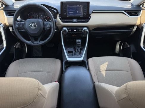 Used 2020 Toyota RAV4 XLE FWD image 11