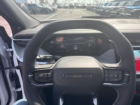 Used 2026 Jeep Cherokee Laredo AWD/4WD image 15