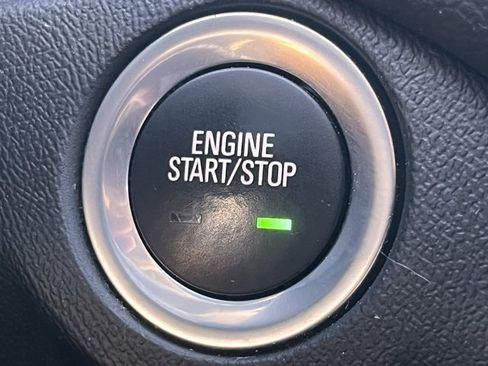 Used 2021 Chevrolet Equinox LT image 16