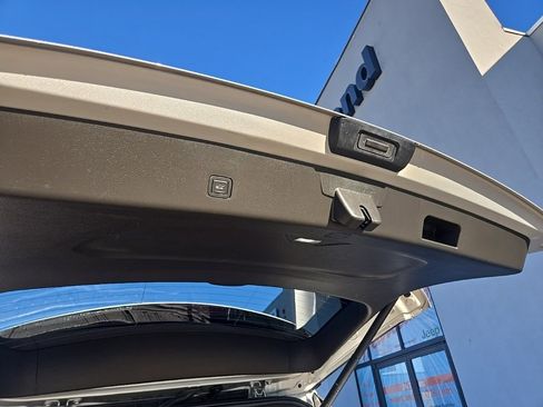 Used 2022 Chevrolet Traverse RS w/ LPO, Floor Liner Package image 93