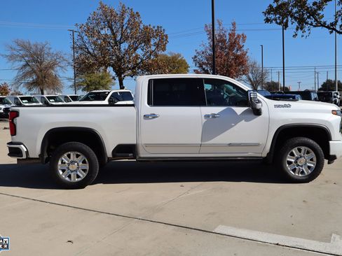 Used 2024 Chevrolet Silverado 3500 High Country w/ High Country Premium Package image 2
