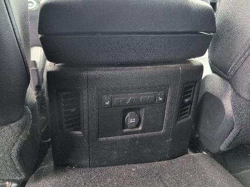 Used 2016 RAM 1500 Laramie w/ Convenience Group AWD/4WD image 18