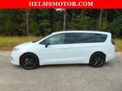 Used 2025 Chrysler Pacifica Limited