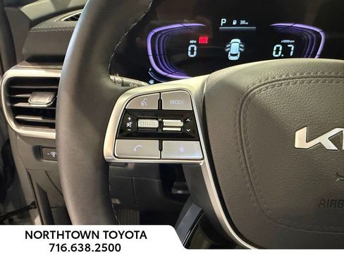 Used 2025 Kia Telluride AWD image 23