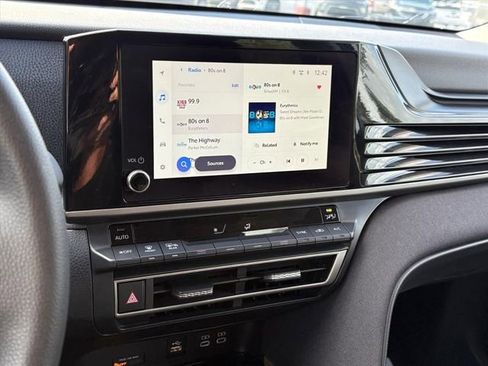 Used 2025 Toyota Camry LE image 9