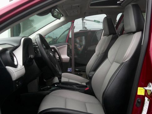 Used 2018 Toyota RAV4 Limited w/ All Weather Liner Package AWD/4WD image 6