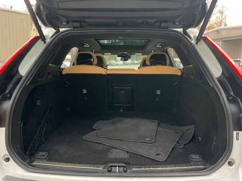 Used 2019 Volvo XC60 T5 Momentum w/ Multimedia Package image 25