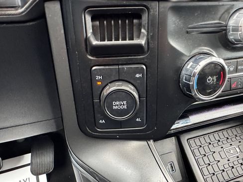 Used 2024 Ford F150 Lariat w/ Equipment Group 502A High AWD/4WD image 33