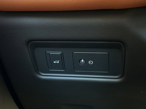 Used 2025 Jaguar F-PACE R-Dynamic S image 31