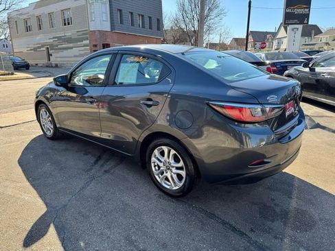 Used 2017 Toyota Yaris iA image 4