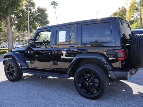 Used 2023 Jeep Wrangler Sahara w/ Cold Weather Group image 6