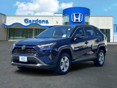 Used 2023 Toyota RAV4 XLE AWD/4WD image 3