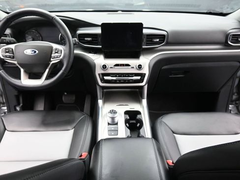 Certified 2022 Ford Explorer XLT w/ Equipment Group 202A image 16