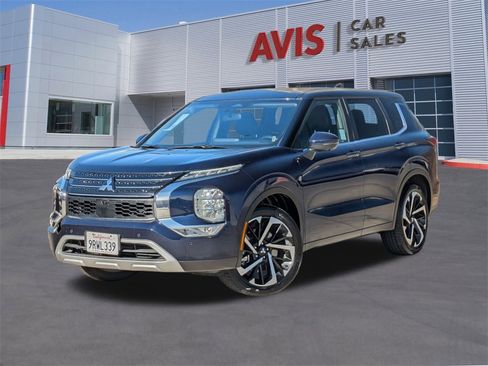 Used 2024 Mitsubishi Outlander SE image 1