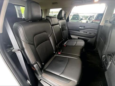Certified 2025 Nissan Pathfinder SL image 20