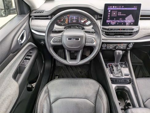 Certified 2022 Jeep Compass Latitude image 17