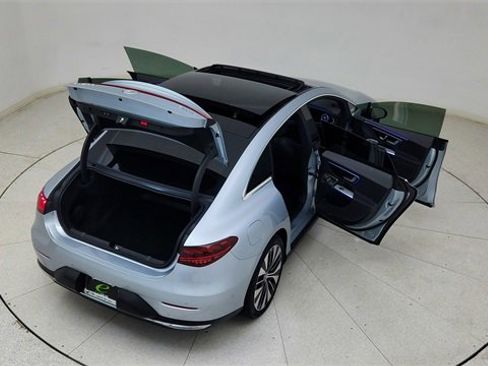 Used 2023 Mercedes-Benz EQE 500 4MATIC Sedan w/ Digital Light Package image 87