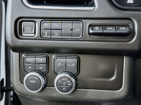 Used 2021 GMC Yukon AT4 w/ AT4 Premium Package AWD/4WD image 17