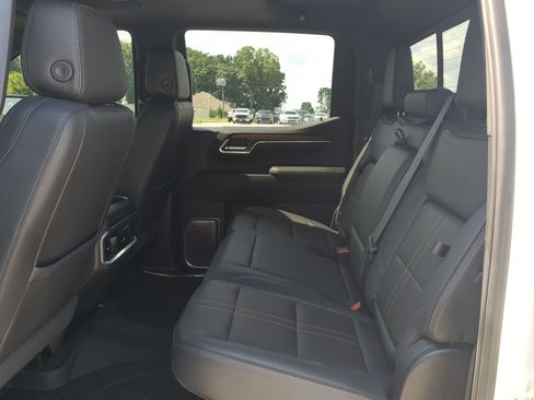 Used 2022 Chevrolet Silverado 1500 High Country w/ High Country Premium Package AWD/4WD image 12