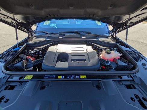 New 2026 Land Rover Range Rover SE image 31