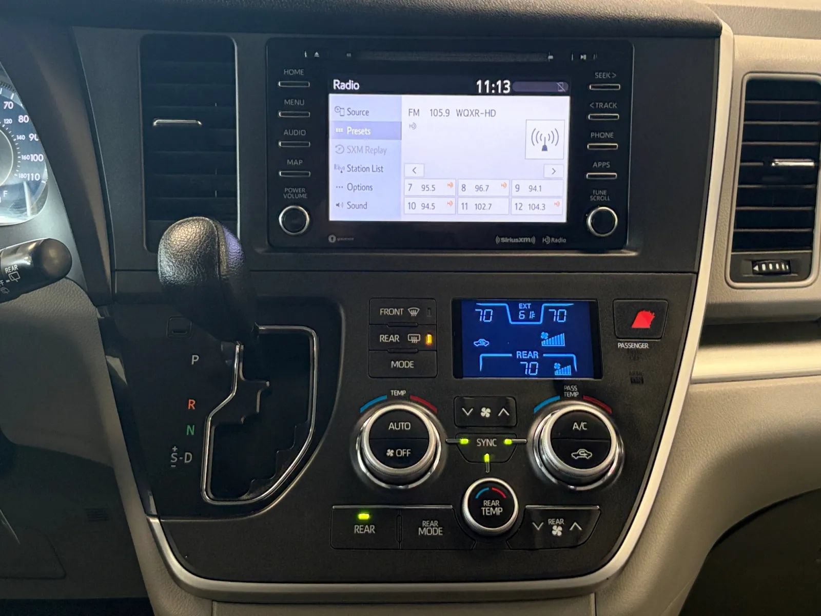 Used 2020 Toyota Sienna LE FWD image 25