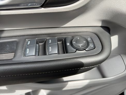 Used 2024 GMC Terrain SLE FWD image 19
