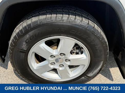 Used 2013 Jeep Grand Cherokee Laredo w/ Laredo E Group AWD/4WD image 13