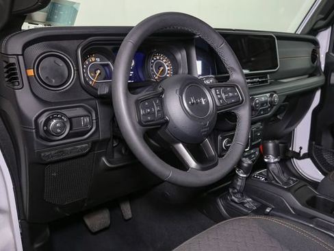 Used 2026 Jeep Gladiator Mojave AWD/4WD image 19