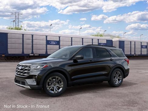 Used 2027 Ford Explorer Active w/ Active Comfort Package AWD/4WD image 3