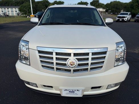 Used 2007 Cadillac Escalade AWD w/ Information Package image 8