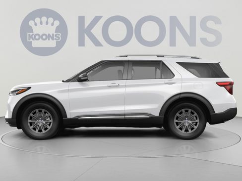 Used 2025 Ford Explorer Platinum w/ Ultimate Package AWD/4WD image 2