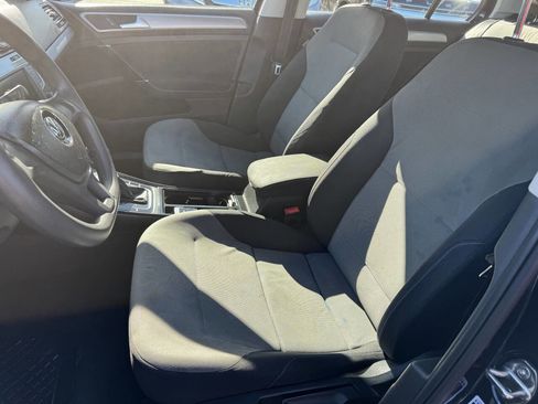 Used 2016 Volkswagen e-Golf SE image 8