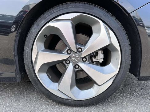 Used 2018 Honda Accord Touring image 6