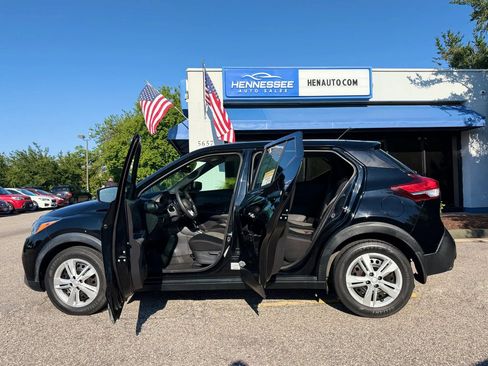 Used 2020 Nissan Kicks S FWD image 17