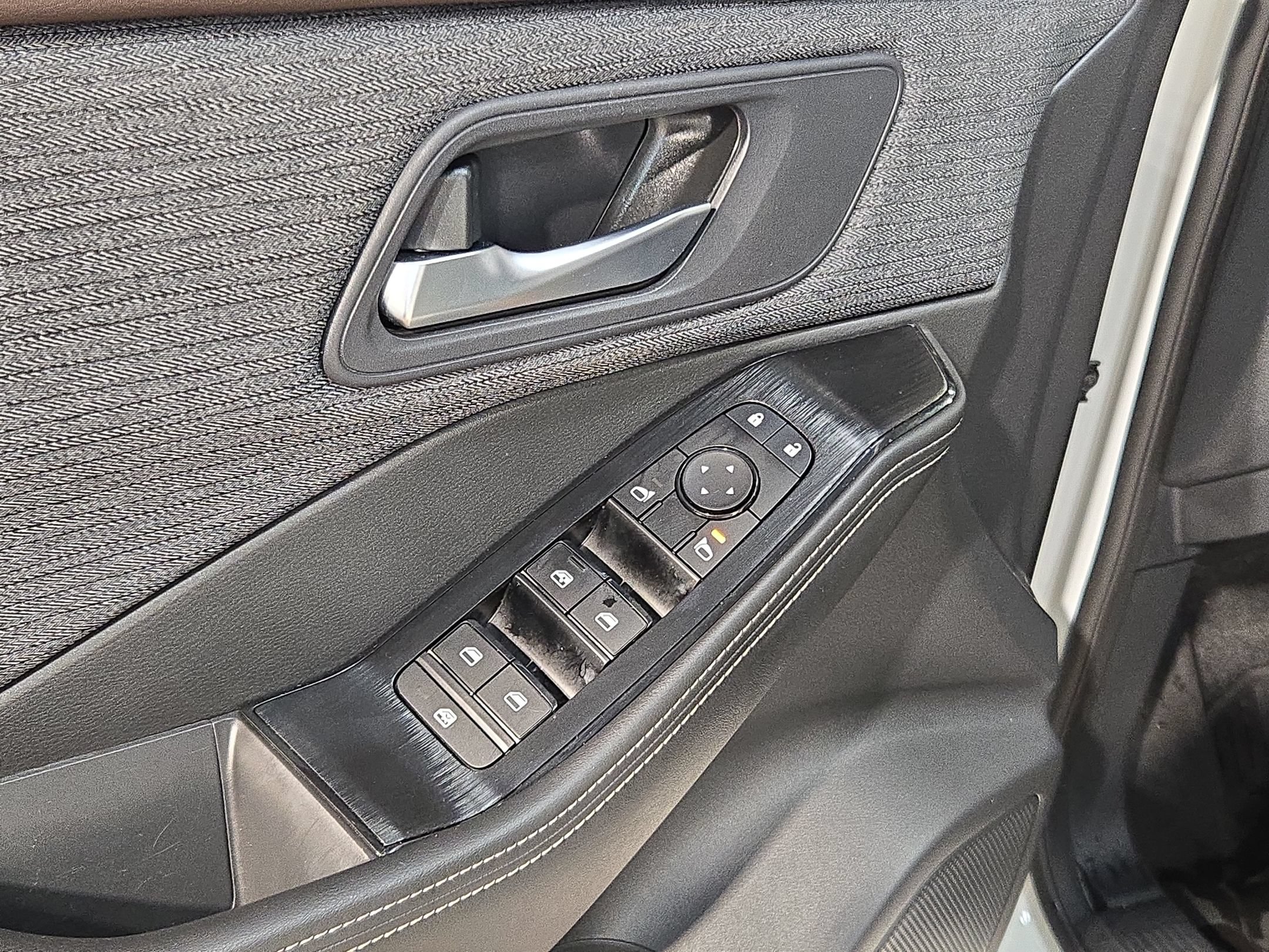 Used 2023 Nissan Rogue SV FWD image 21