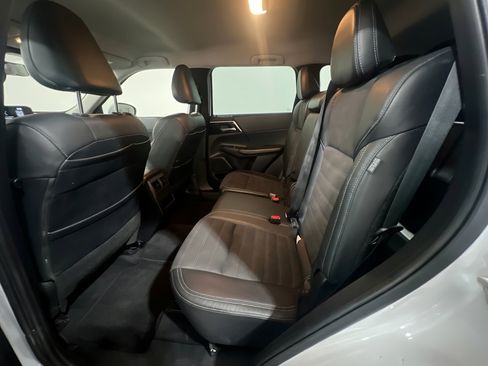 Used 2023 Mitsubishi Outlander SE FWD image 17