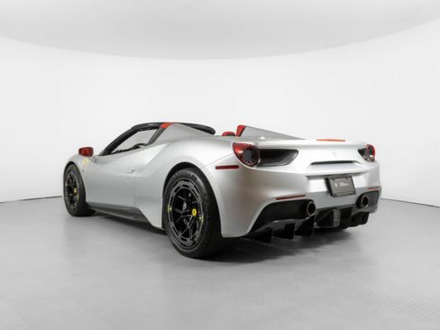 Used 2018 Ferrari 488 Spider image 3