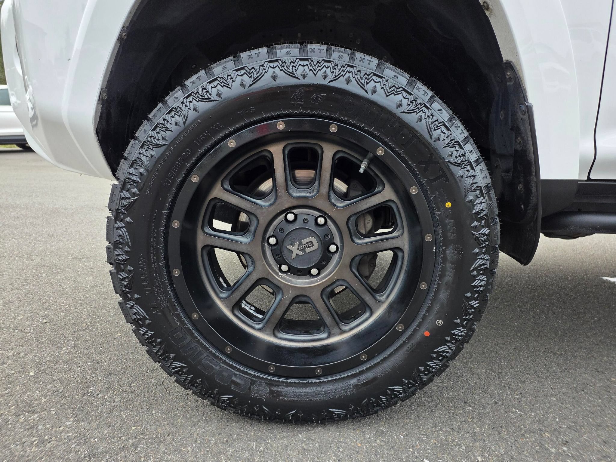 Used 2018 Toyota 4Runner SR5 AWD/4WD image 10